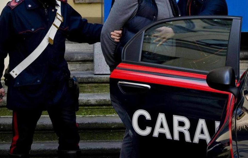 I Carabinieri Arrestano...due Carabinieri! Furto Aggravato E Falso In ...