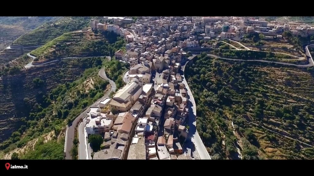 Ialmo presenta Monterosso ALmo. Un viaggio attraverso la storia, la cultura, l'economia e le tradizioni del luogo.